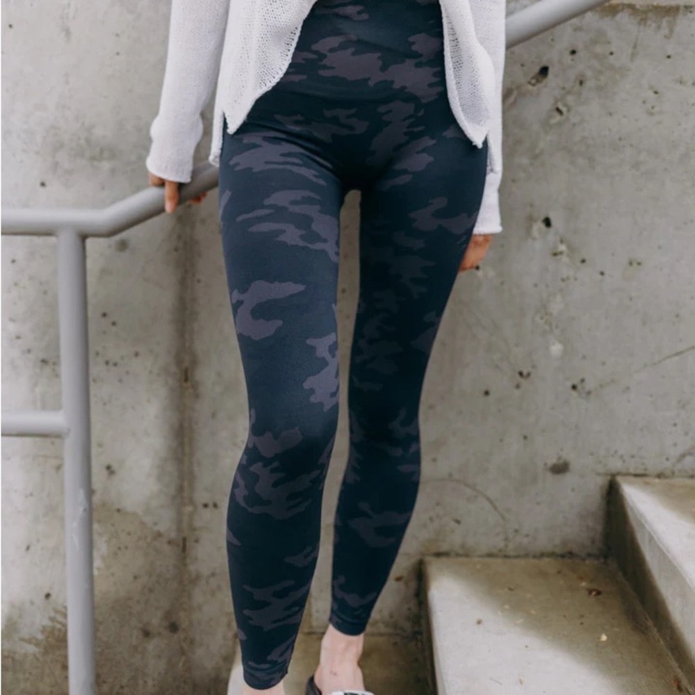 (NWT) Spanx Look At Me Now Camo Legging XS - Picture 3 of 9